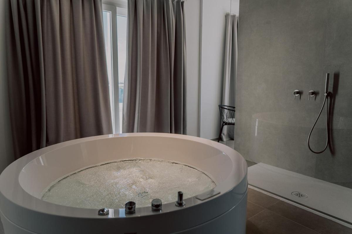 Suite Donna Edwige By Monholiday Monopoli Exterior photo